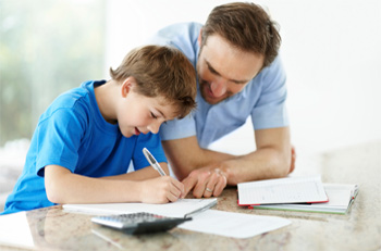 Cómo ayudar a los niños con los deberes escolares