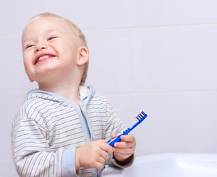 Cómo salen los primeros dientes a los bebes