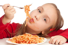 Ventajas del comedor escolar para el niño que come mal
